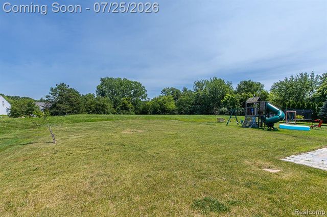 2550 Compton Drive, Waterford, MI 48329