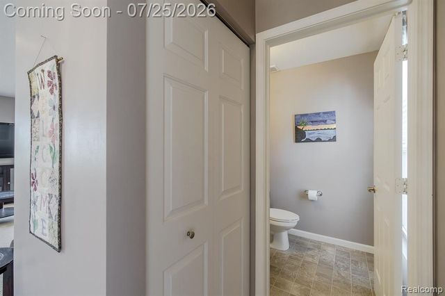 2550 Compton Drive, Waterford, MI 48329