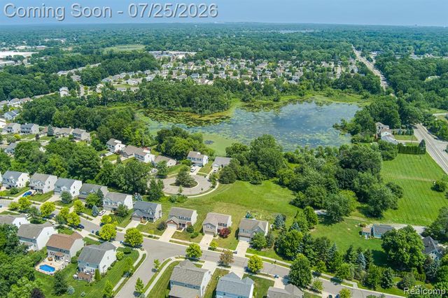 2550 Compton Drive, Waterford, MI 48329