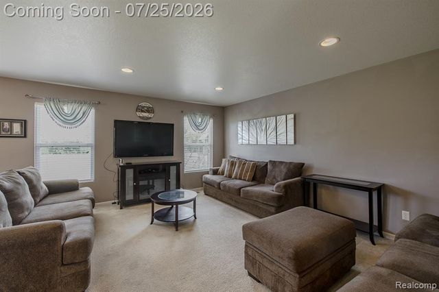 2550 Compton Drive, Waterford, MI 48329