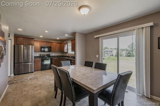 2550 Compton Drive, Waterford, MI 48329