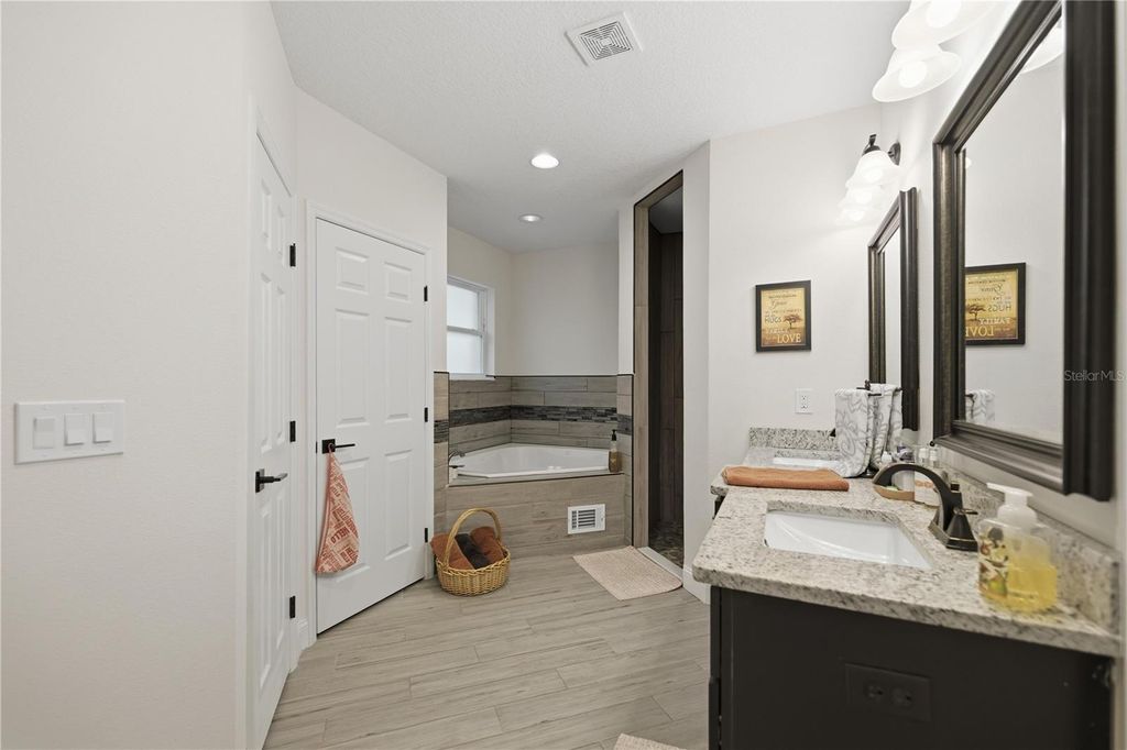 Image 18 of property listing at 3665 SE 140TH PLACE, Summerfield, FL 34491