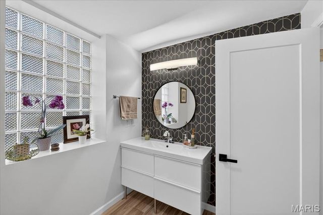 7323 Stanford Avenue, University City, MO 63130