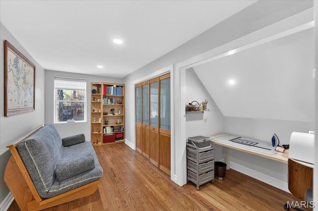 7323 Stanford Avenue, University City, MO 63130