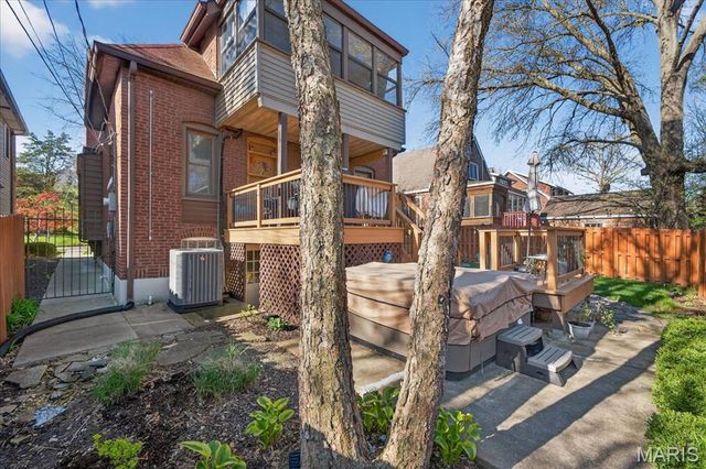 7323 Stanford Avenue, University City, MO 63130