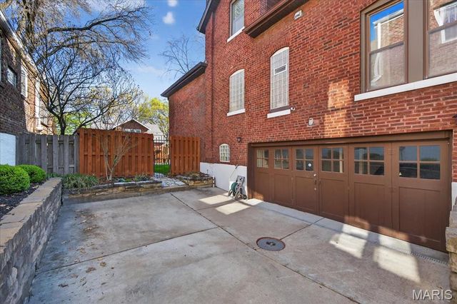 7323 Stanford Avenue, University City, MO 63130