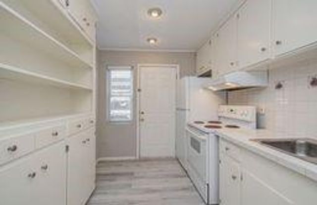 11609 Chimney Rock Road B, Houston, TX 77035