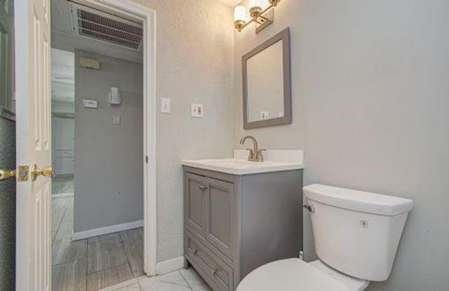 11609 Chimney Rock Road B, Houston, TX 77035