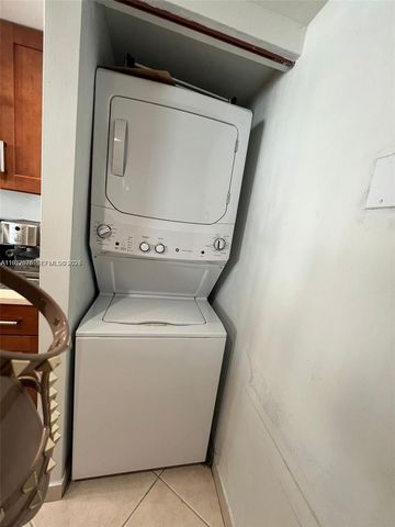 600 NE 36th St 1909, Miami, FL 33137