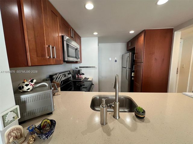 600 NE 36th St 1909, Miami, FL 33137