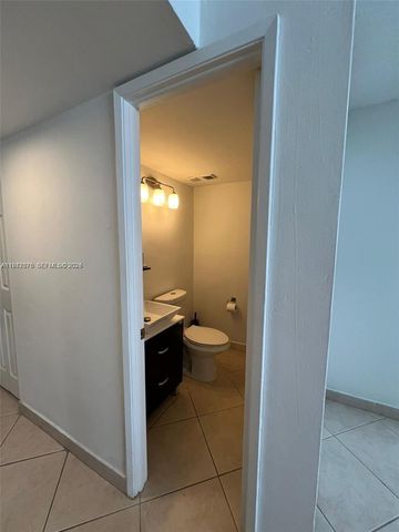 600 NE 36th St 1909, Miami, FL 33137