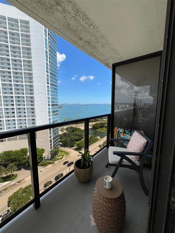 600 NE 36th St 1909, Miami, FL 33137