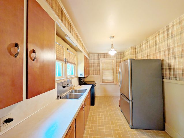 502 Dougherty Place, Flint, MI 48504