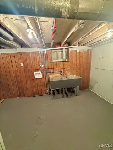 2908 Court Street, Salina, NY 13208