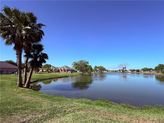 2303 Naples Dr, Ingleside, TX 78362