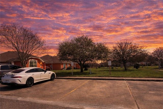 2303 Naples Dr, Ingleside, TX 78362