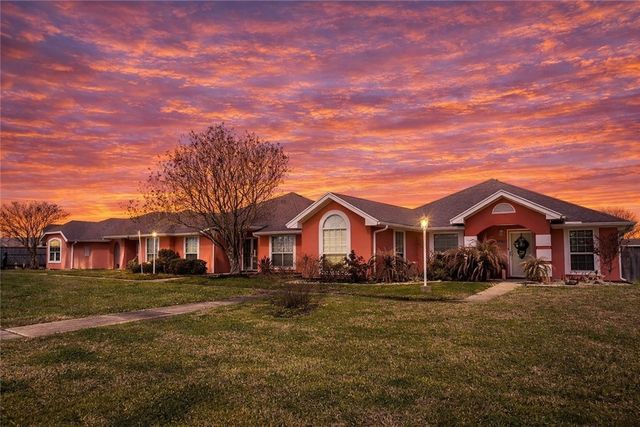 2303 Naples Dr, Ingleside, TX 78362