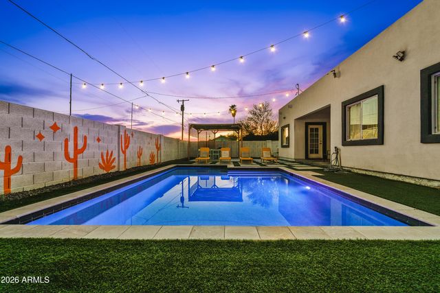 1101 E Ruth Avenue, Phoenix, AZ 85020