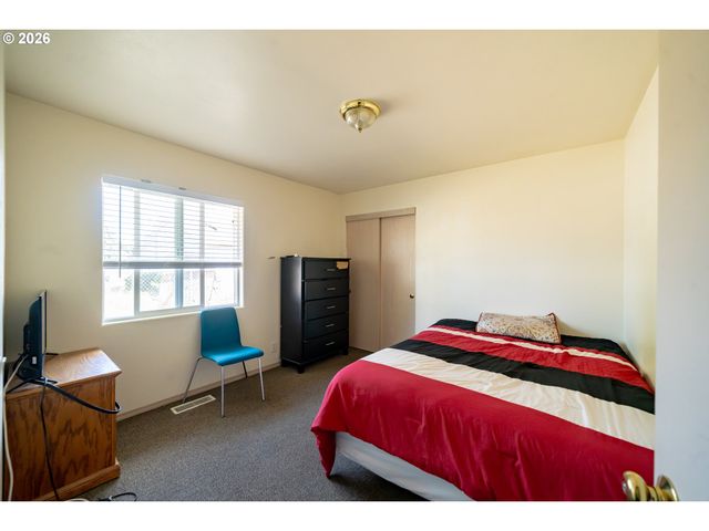 1400 CLAY St Ne, Salem, OR 97301