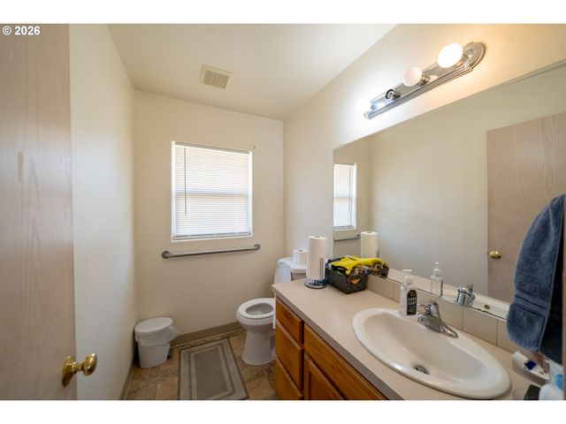 1400 CLAY St Ne, Salem, OR 97301
