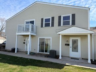 335 David Court B, Bartlett, IL 60103