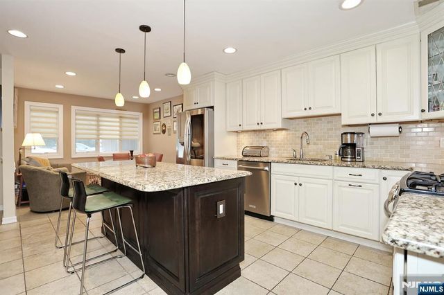 10 Romopock Court, Mahwah, NJ 07430