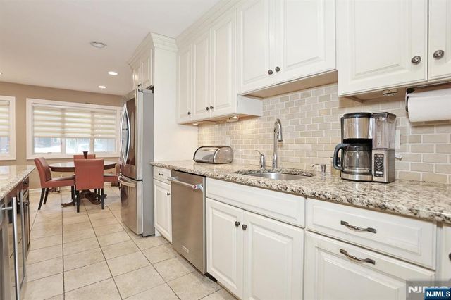 10 Romopock Court, Mahwah, NJ 07430