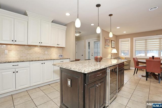 10 Romopock Court, Mahwah, NJ 07430