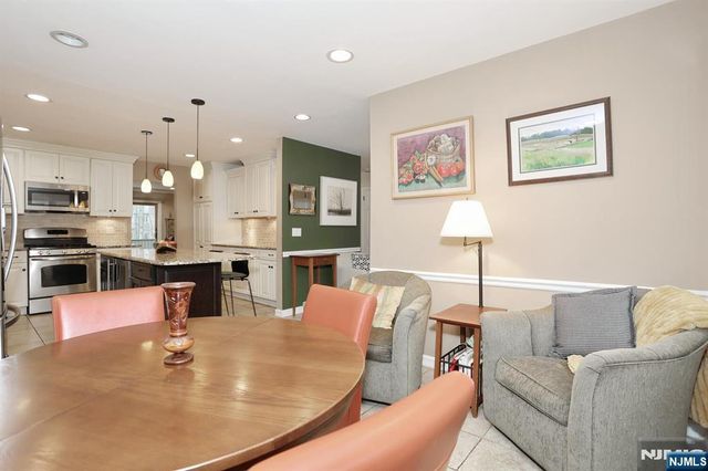 10 Romopock Court, Mahwah, NJ 07430