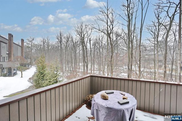 10 Romopock Court, Mahwah, NJ 07430