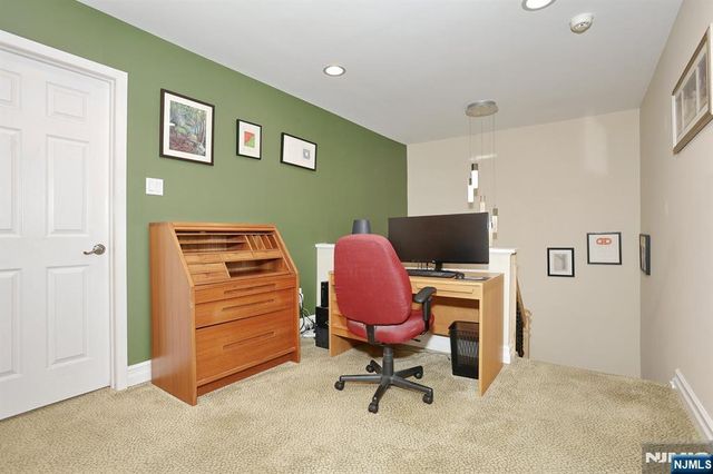 10 Romopock Court, Mahwah, NJ 07430