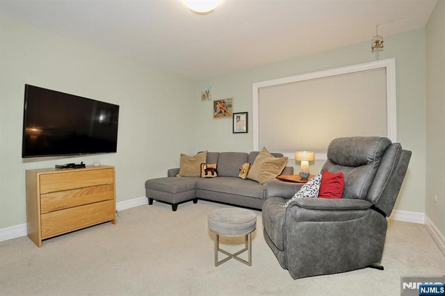 10 Romopock Court, Mahwah, NJ 07430