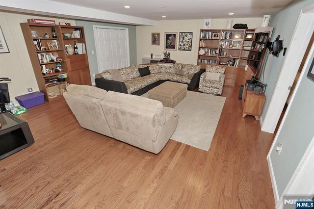 10 Romopock Court, Mahwah, NJ 07430