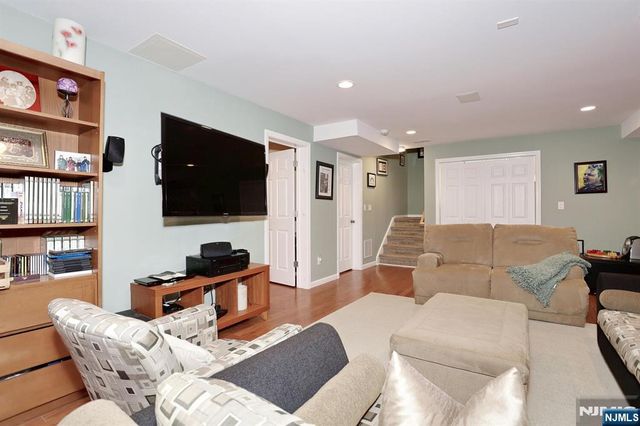 10 Romopock Court, Mahwah, NJ 07430