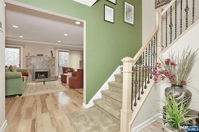 10 Romopock Court, Mahwah, NJ 07430