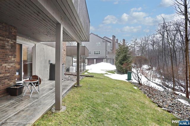 10 Romopock Court, Mahwah, NJ 07430