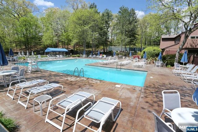 10 Romopock Court, Mahwah, NJ 07430