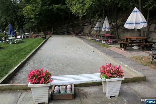 10 Romopock Court, Mahwah, NJ 07430