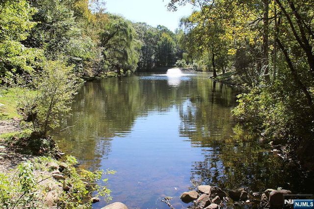 10 Romopock Court, Mahwah, NJ 07430