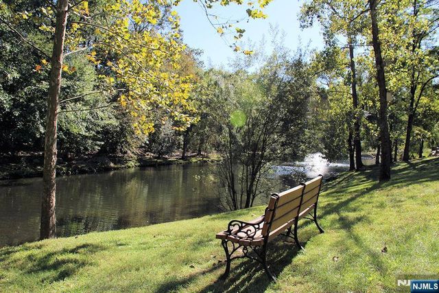 10 Romopock Court, Mahwah, NJ 07430