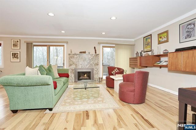 10 Romopock Court, Mahwah, NJ 07430