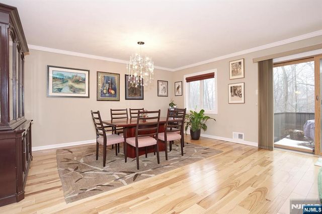 10 Romopock Court, Mahwah, NJ 07430