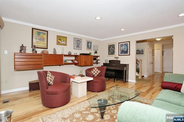 10 Romopock Court, Mahwah, NJ 07430