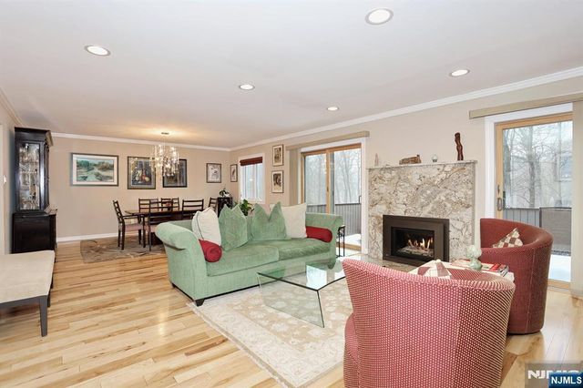 10 Romopock Court, Mahwah, NJ 07430