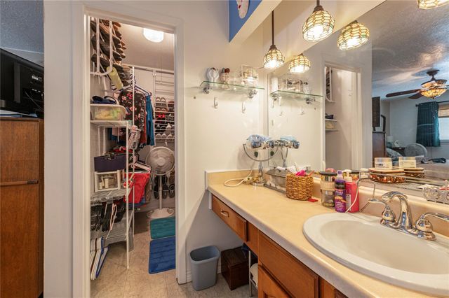 10107 Rocky Hollow Road, La Porte, TX 77571