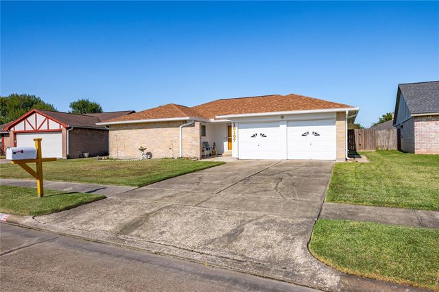 10107 Rocky Hollow Road, La Porte, TX 77571