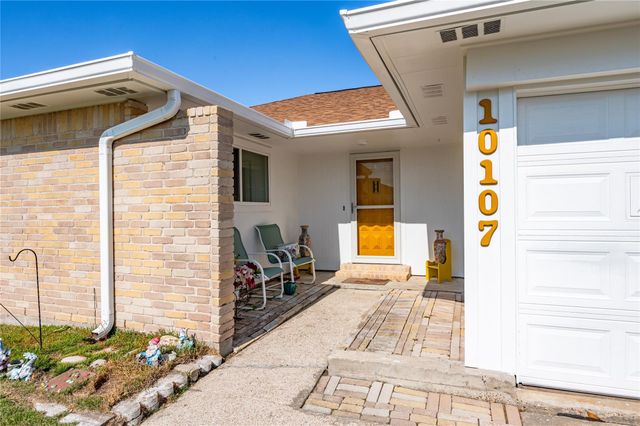 10107 Rocky Hollow Road, La Porte, TX 77571