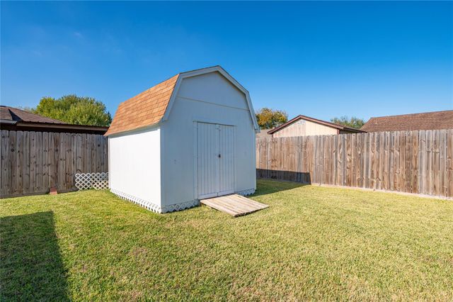 10107 Rocky Hollow Road, La Porte, TX 77571