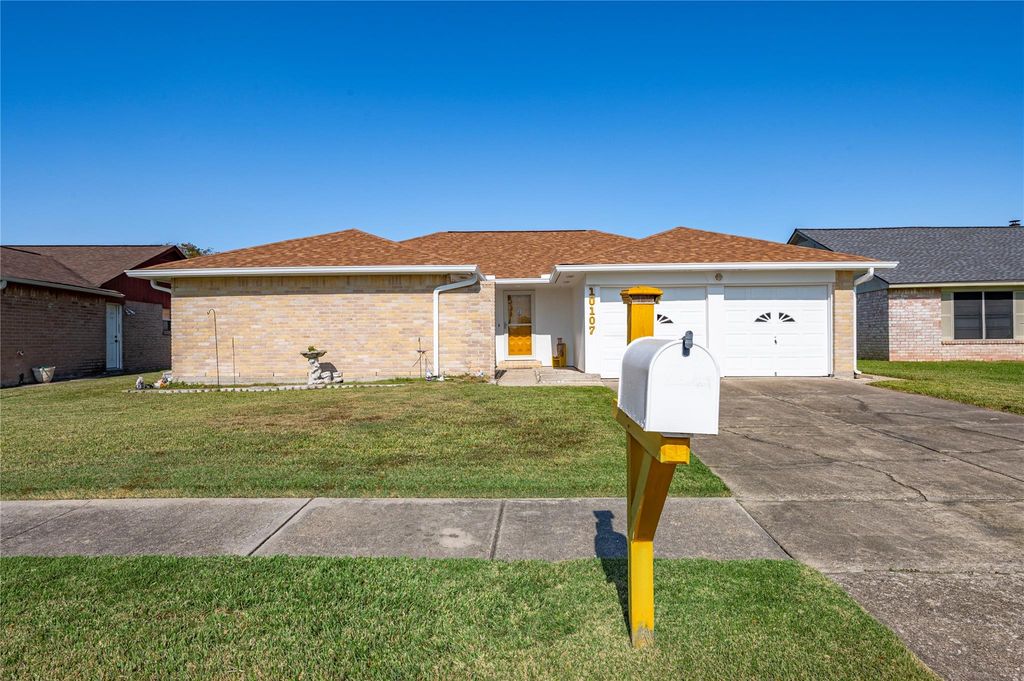 10107 Rocky Hollow Road, La Porte, TX 77571