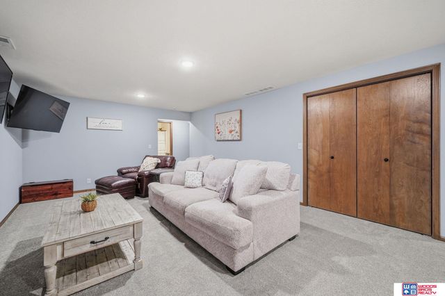 8901 Kinzie Street, Lincoln, NE 68507